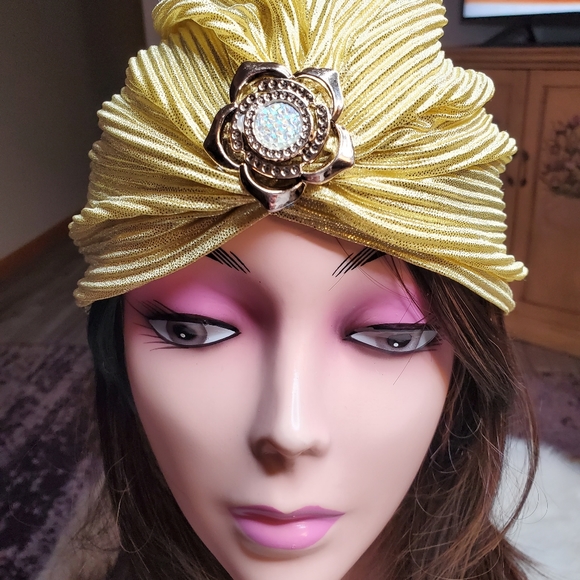 Gold shimmer irridescent broach hat - Picture 2 of 11